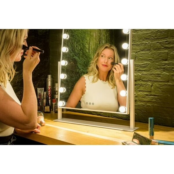 ESPEJO PARA MAQUILLAJE CON LUZ LED